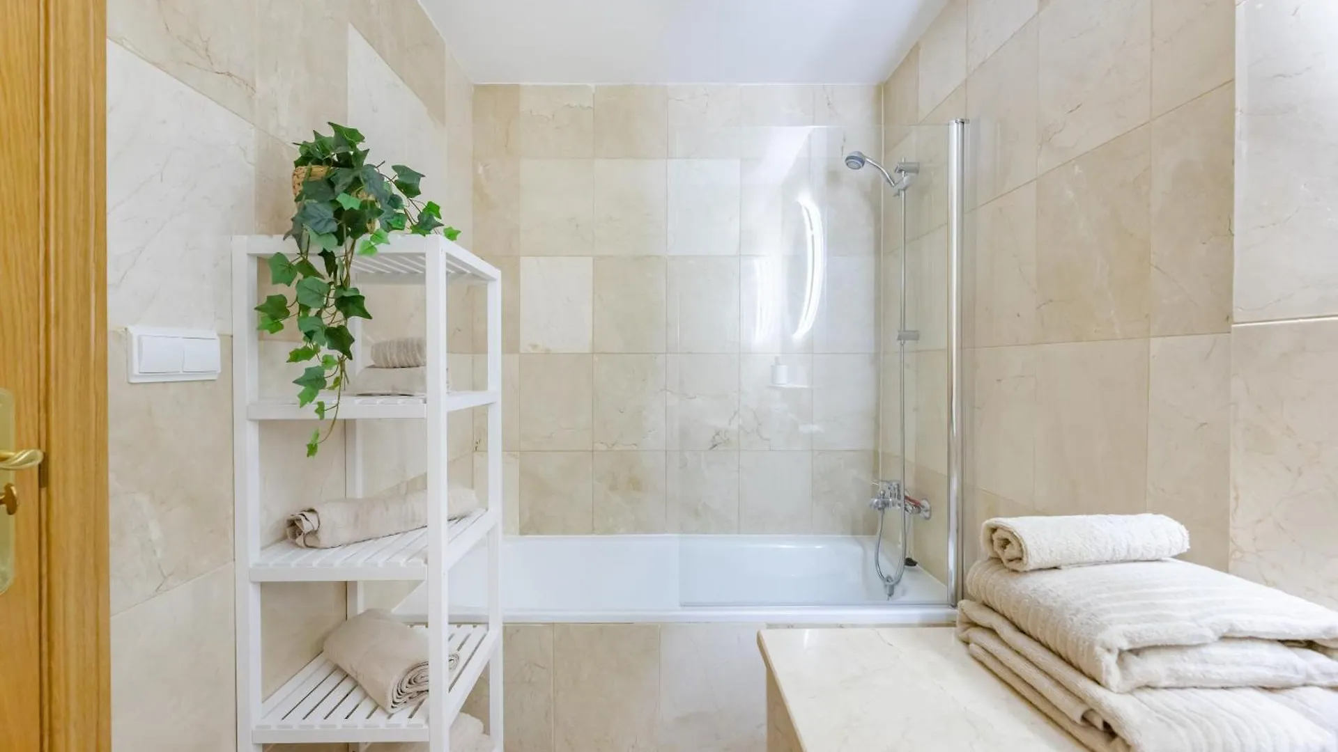 Ground Floor Met Jacuzzi Apartment Estepona Spain