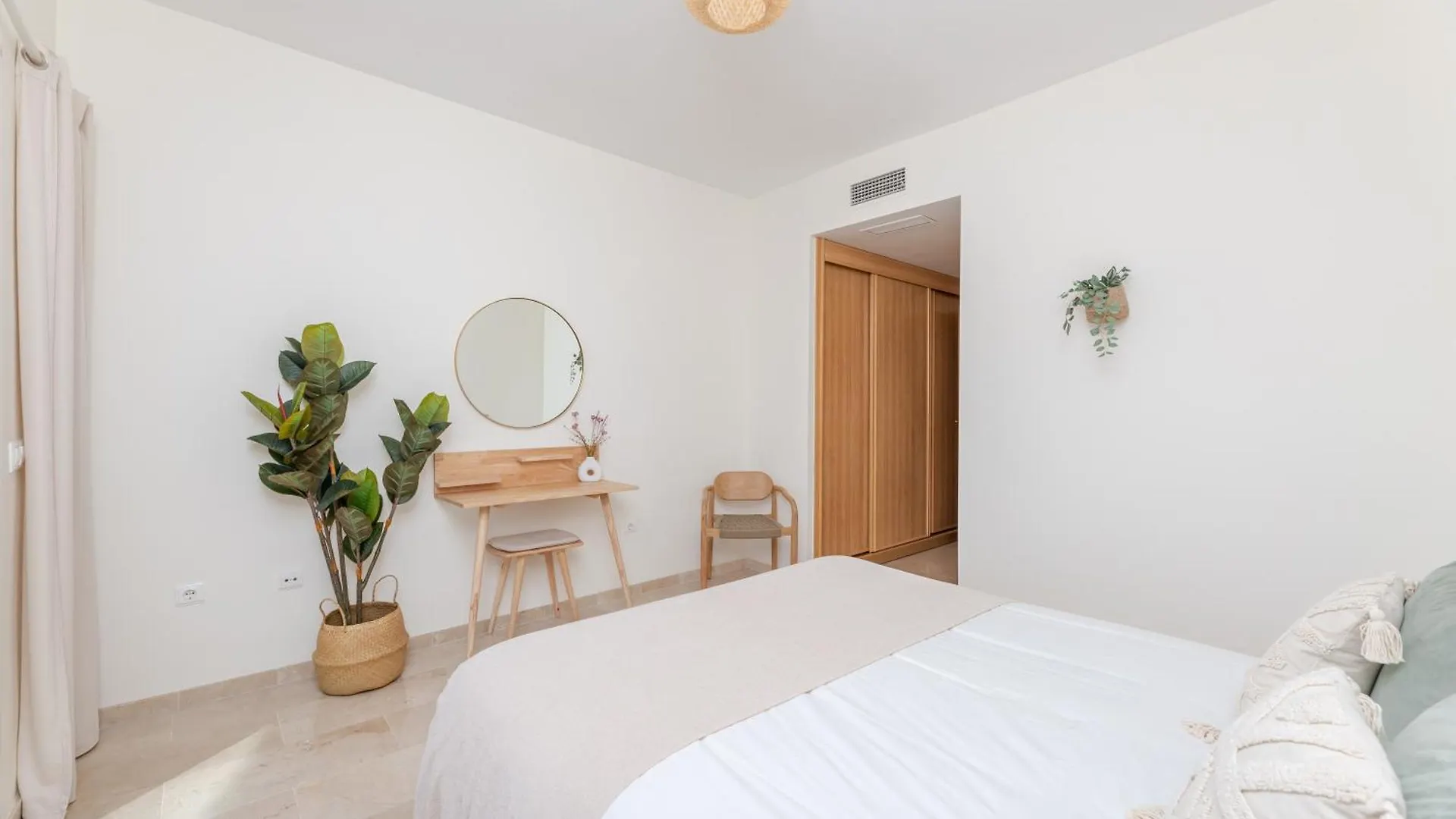 Ground Floor Met Jacuzzi Apartment Estepona Spain