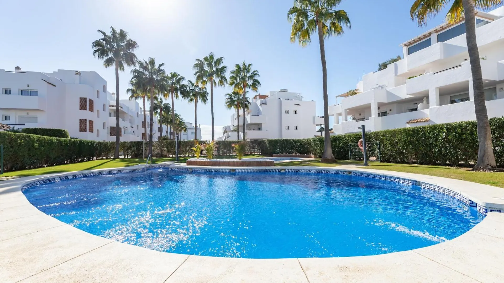Ground Floor Met Jacuzzi Apartment Estepona 0*,