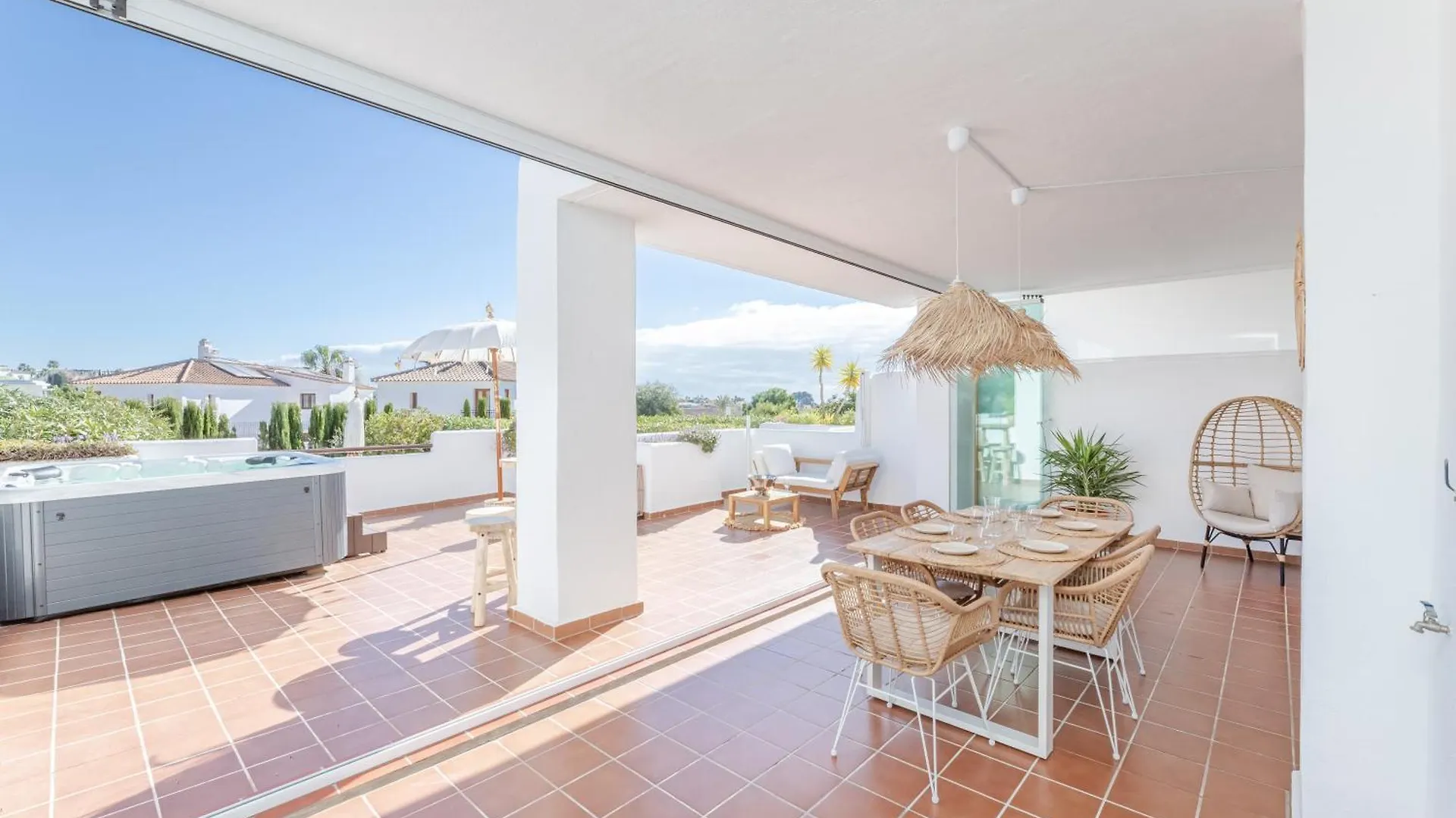 Ground Floor Met Jacuzzi Apartment Estepona
